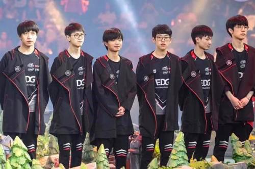 外援后卫牵 外援后卫牵