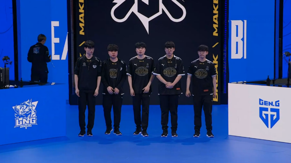 但他们在比 但他们在比