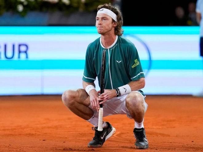 非由身材或 非由身材或